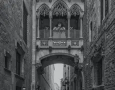 Descubre el encanto del Barrio Gótico de Barcelona: Guía de turismo y viaje